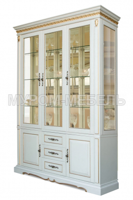 Здесь изображено Сервант Милано 3-створчатый (сосна, резьба береза)